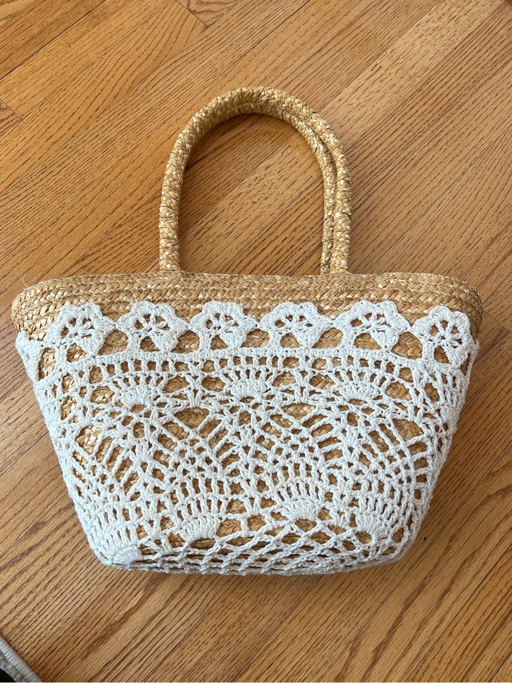 Aldo Straw Shoulder Bag with Cream Crochet Overlay Lace Summer Picnic Yacht